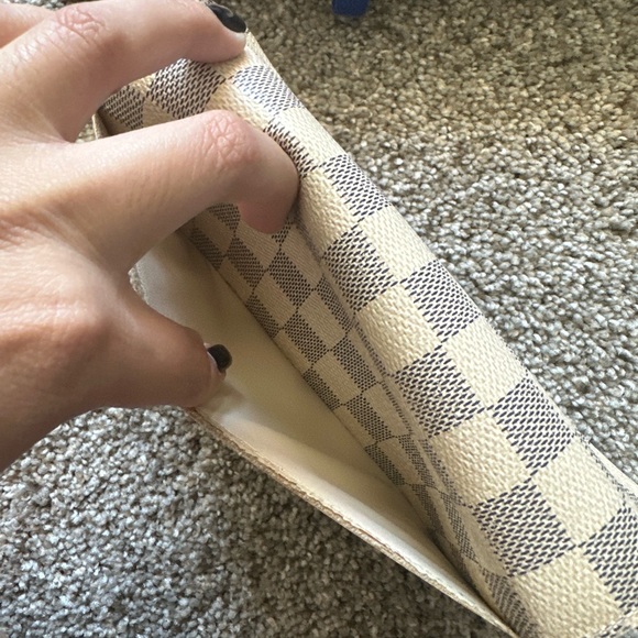 Louis Vuitton Sarah Wallet - Picture 4 of 16